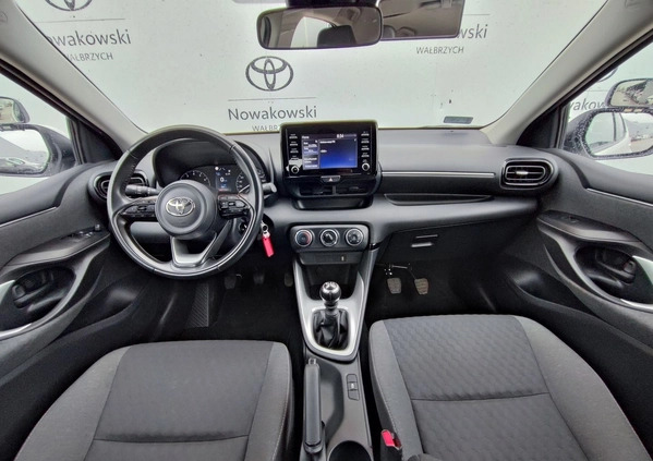 Toyota Yaris cena 61900 przebieg: 49001, rok produkcji 2020 z Wałbrzych małe 326